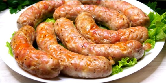 Приготовление домашней колбасы: простой рецепт, который удивит вас