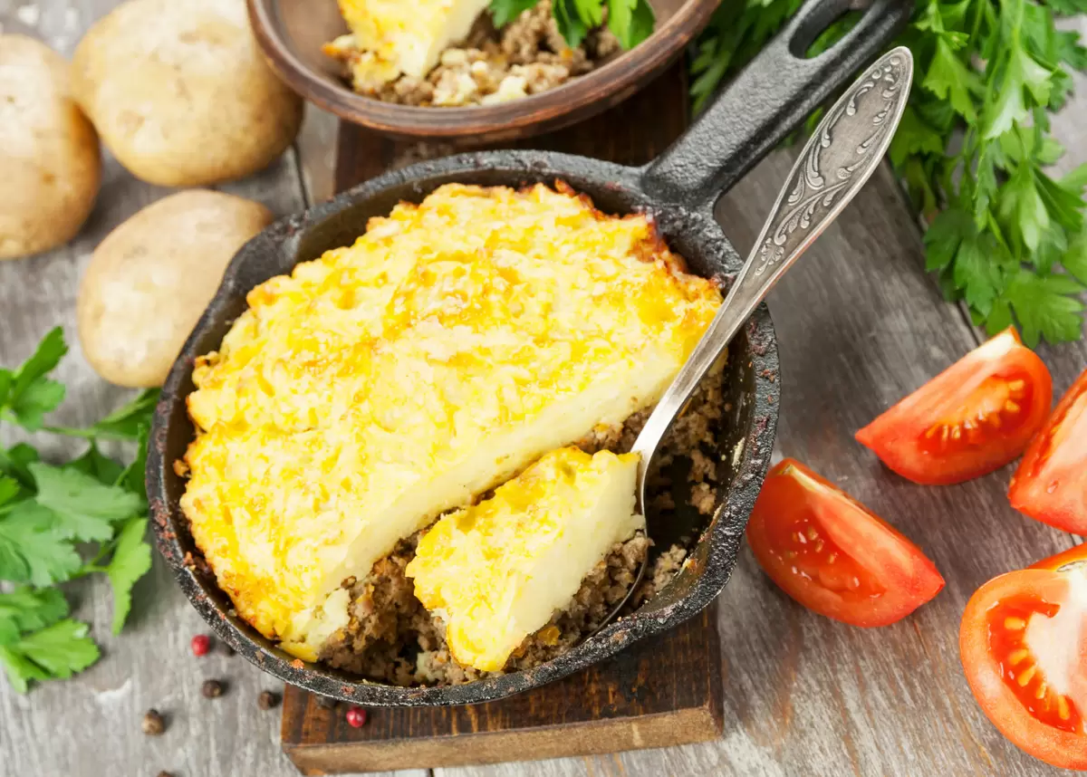 Простая картофельная запеканка с грибами и фаршем для быстрого ужина