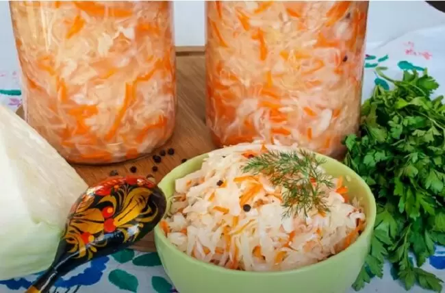 Хрустящая квашеная капуста с морковью: как приготовить в банке