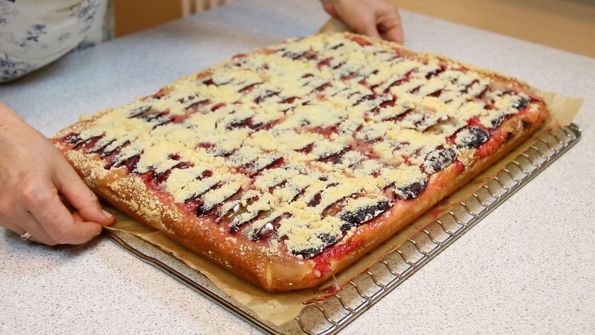 Сливовый пирог от немецкой бабушки: нежный и сдобный