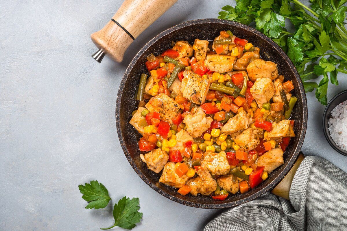 Легкое и вкусное блюдо: куриная грудка с овощами для вашей диеты