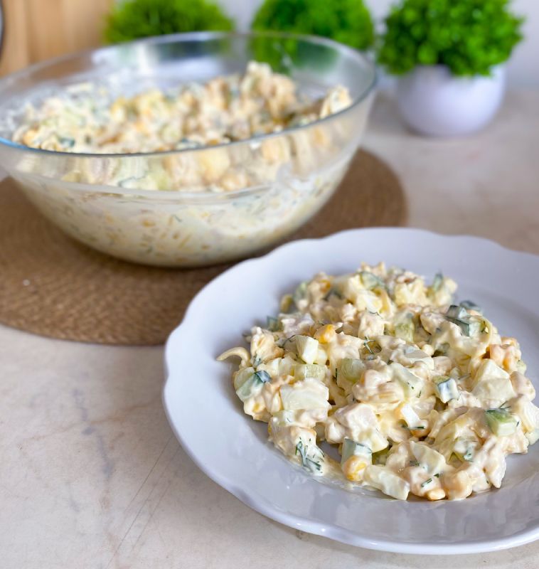 Летний салат с курицей и кукурузой для настоящих гурманов