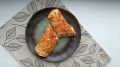 Омлет с восточным акцентом: яично-кунжутный ролл с сыром